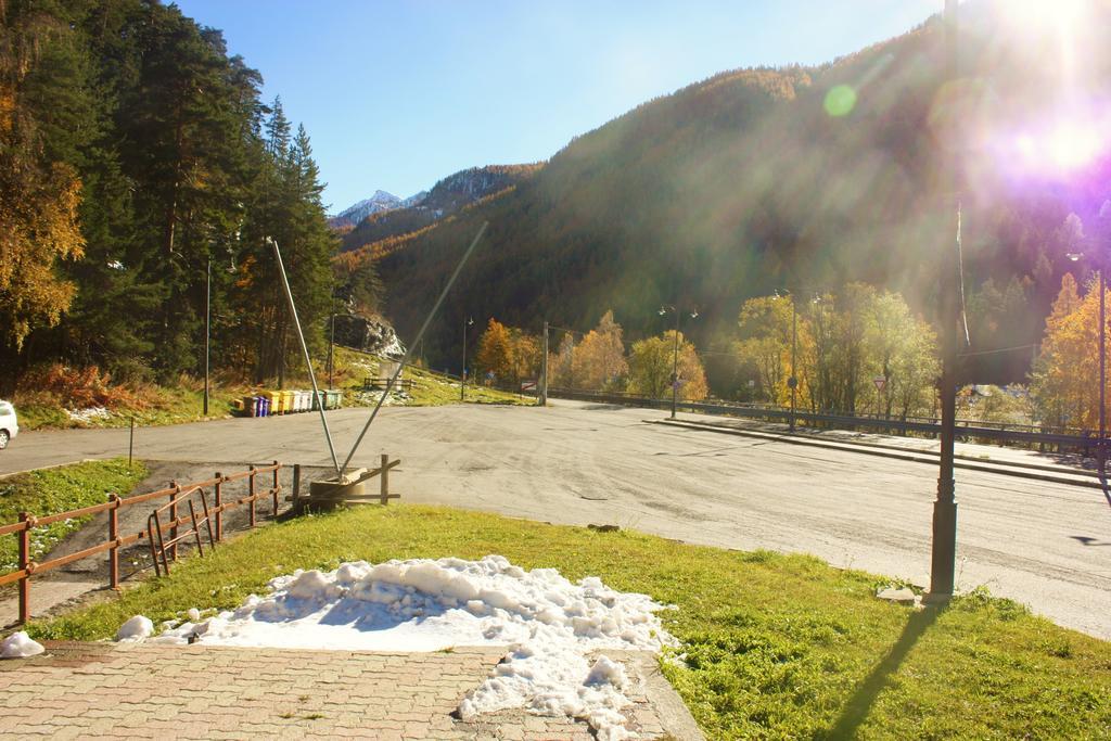 Olympic Mountains Hotel Cesana Torinese Exterior foto